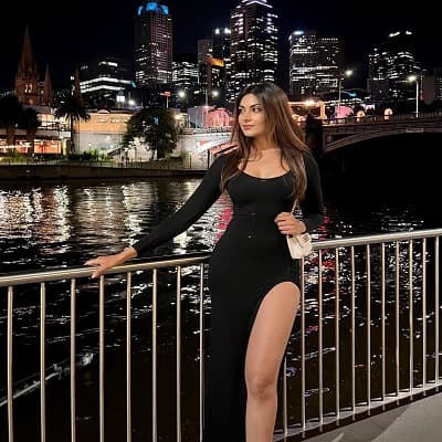 Aanya, 23