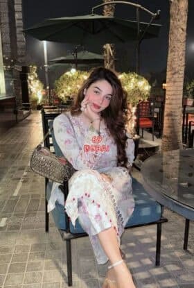 Alyina, 26