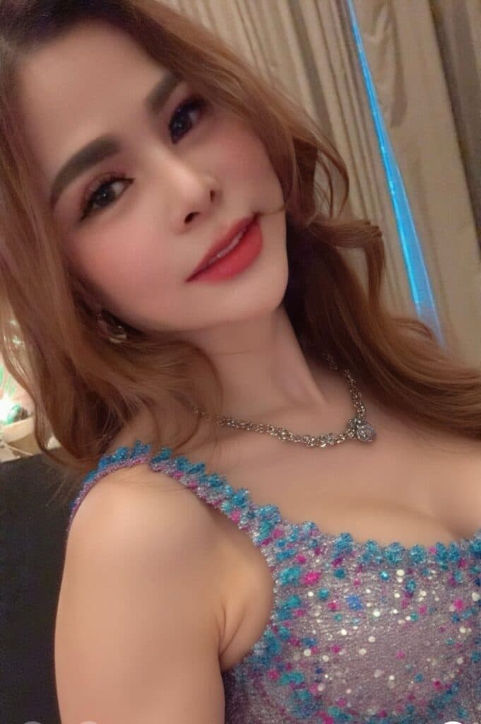 Audrey, 22