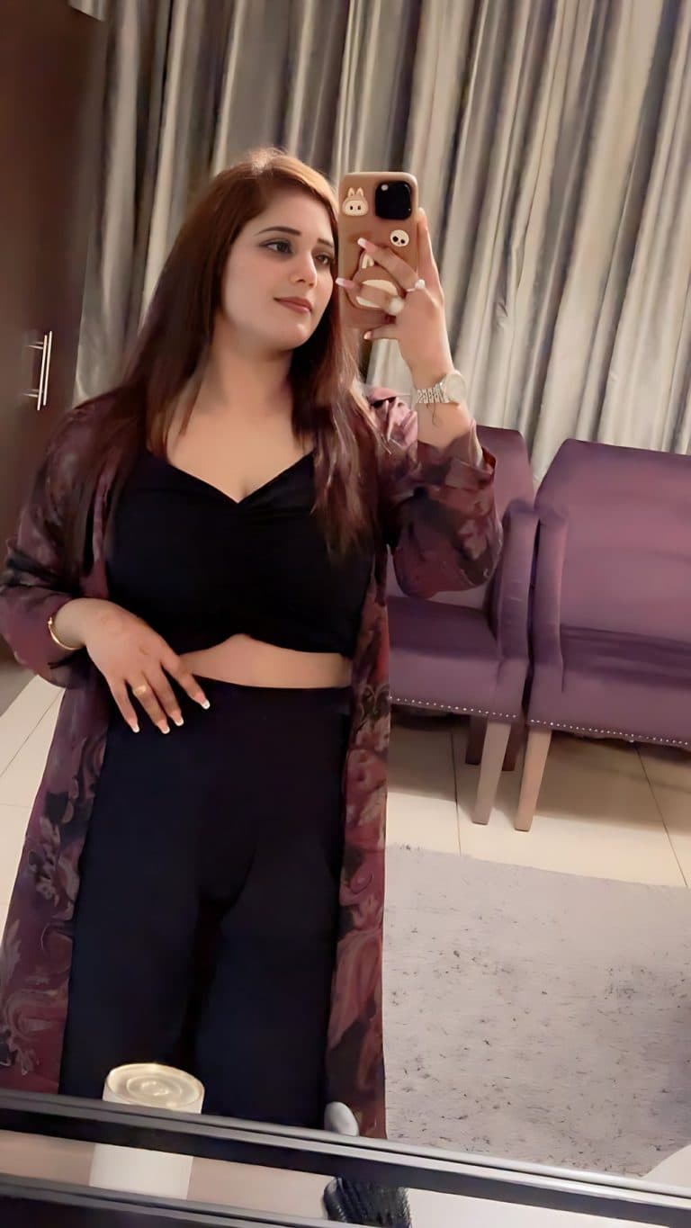 Sakshi, 25